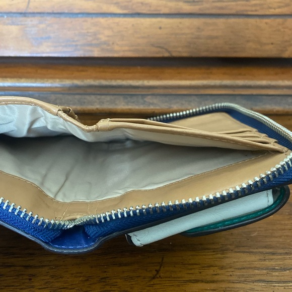 COACH Parker Color Block Leather
Universal Zip wristlet Wallet - Picture 7 of 10